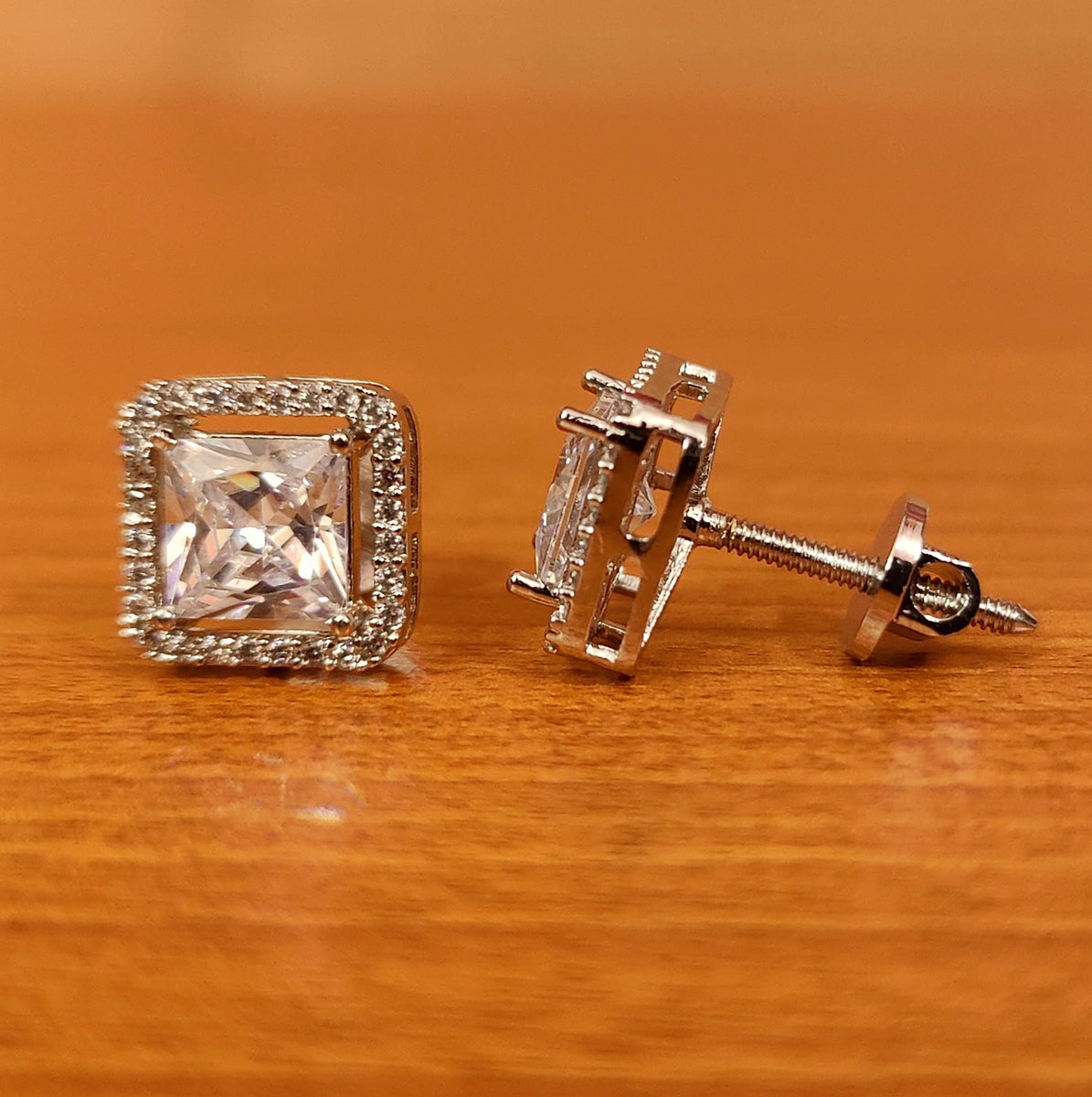 Square type outlet earrings