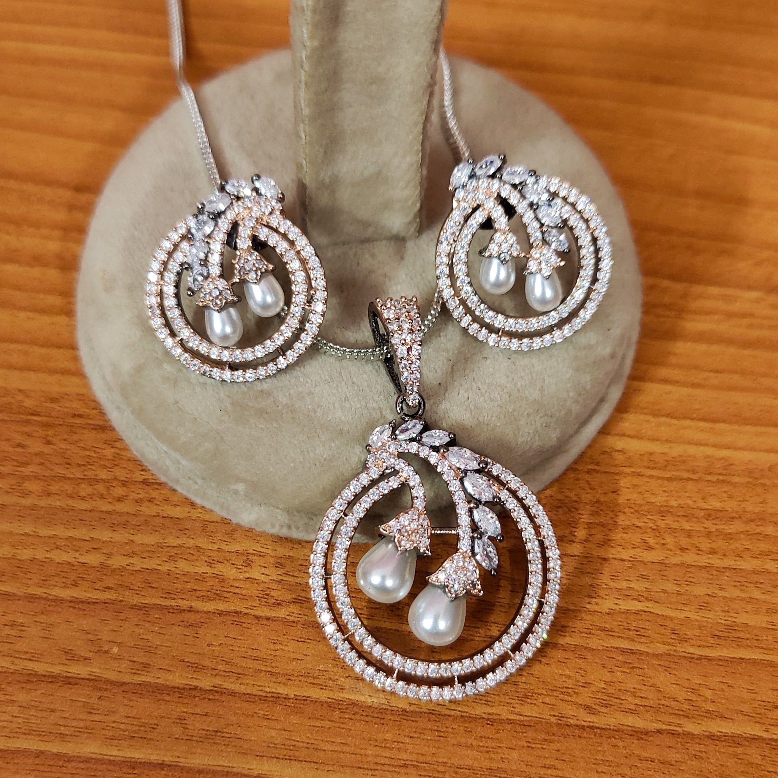 Diamond Look Pearl Studded Cute Pendant Set