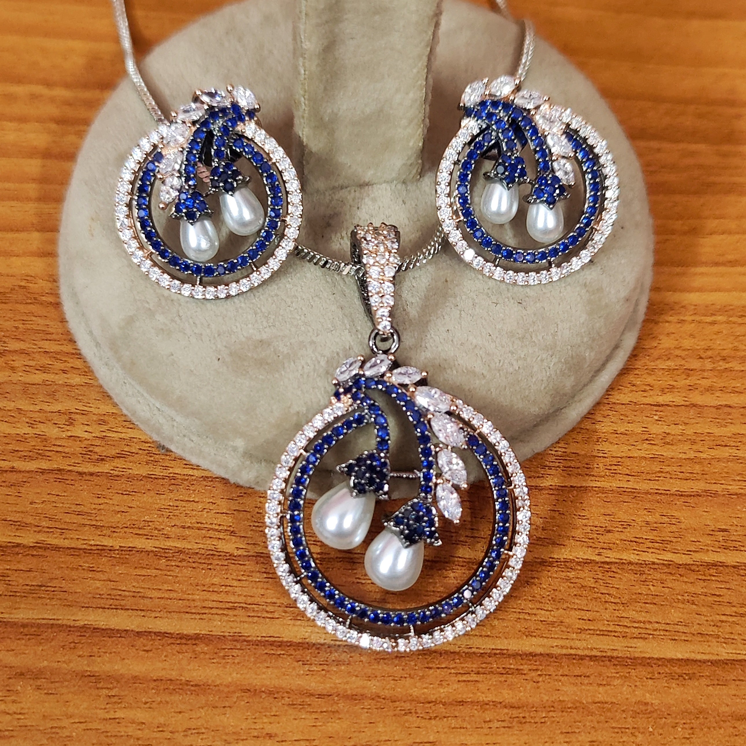 Diamond Look Pearl Studded Cute Pendant Set