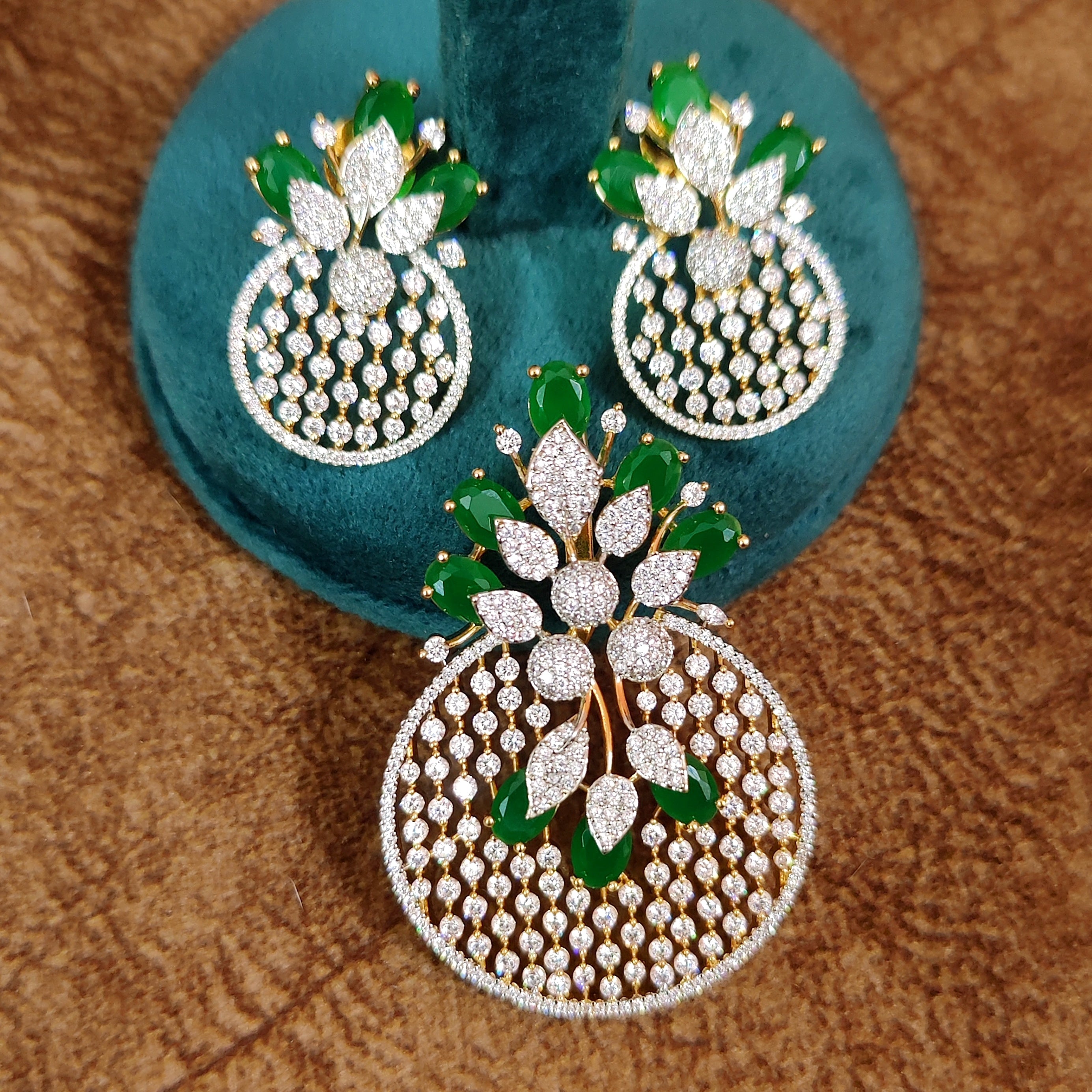 EMERALD COLOUR DIAMOND LOOK EXCLUSIVE FLORAL PENDANT SET