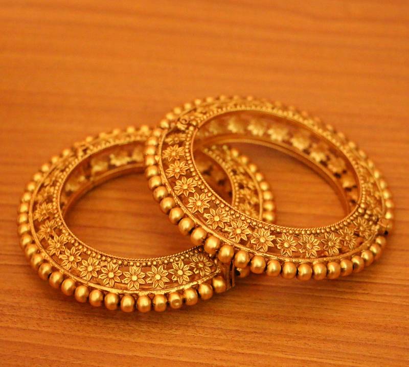 ANTIQUE MATT GOLD PLATED FLOWER LOOK PACHELI BANGLES