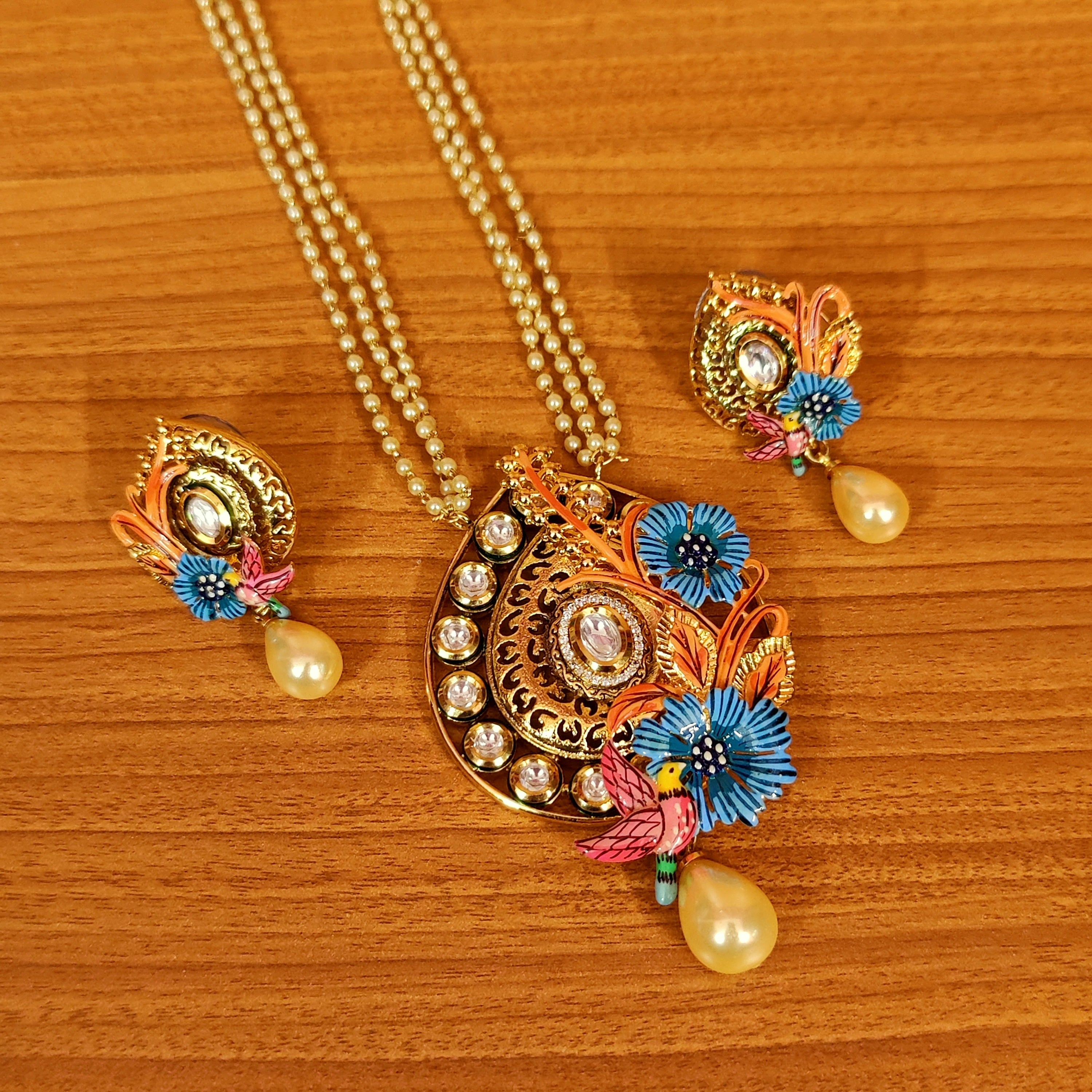 GORGEOUS KUNDAN POLKI & MEENAKARI DESIGNER PENDANT SET