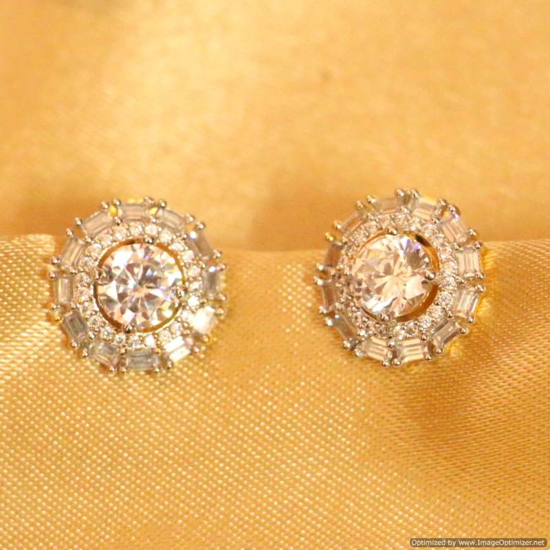 Vintage 14k Solid Gold Estate Diamond Stud Earrings Beautiful Set Delicate  Fine  Inox Wind