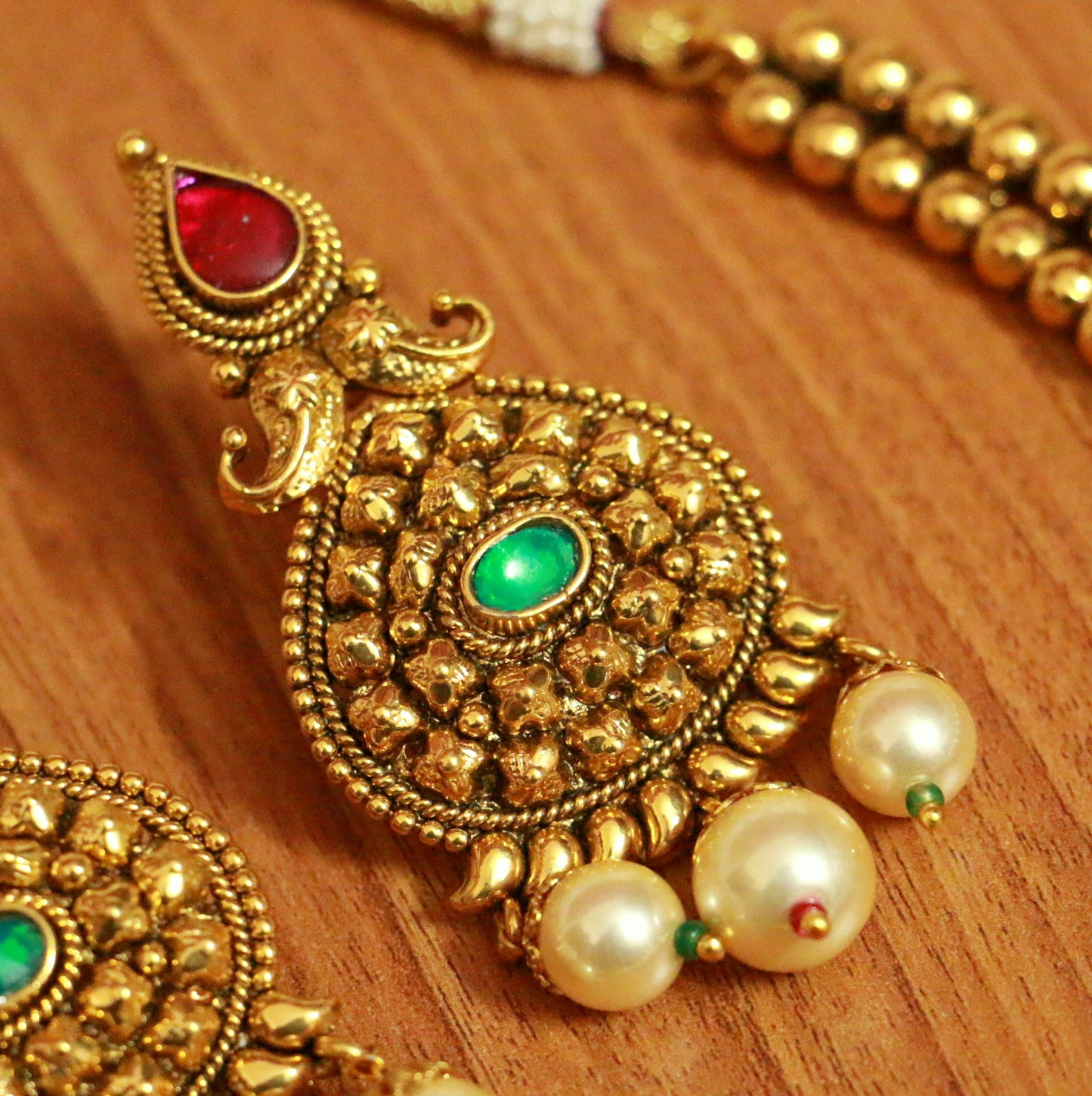 ANTIQUE GOLD PLATED HANDCRAFTED MULTICOLOUR NECKLACE SET – Sanvi